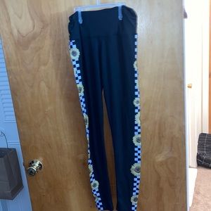 Rue 21 sunflower white and black checkered leggings